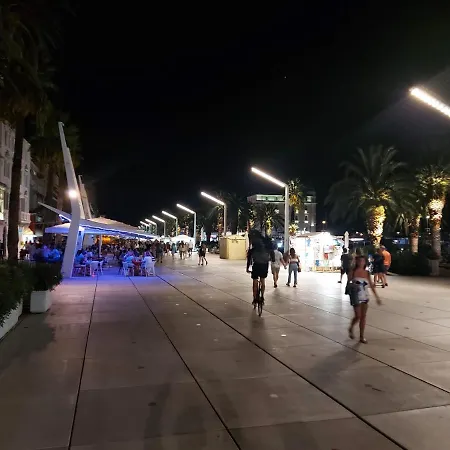Navis * Split
