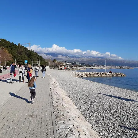 Navis * Split